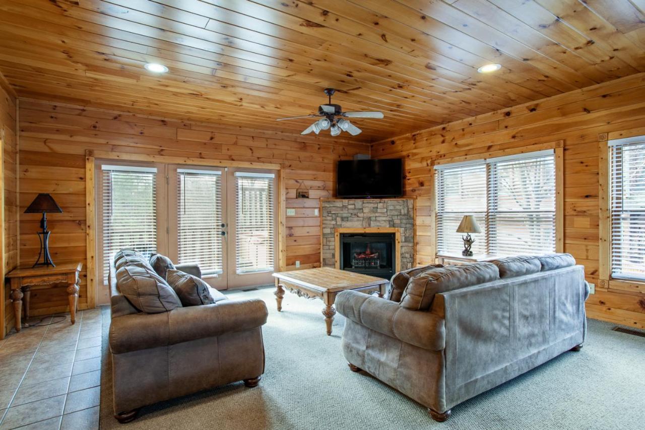 Holiday home Firefly Falls Mtn View Hot Tub Game