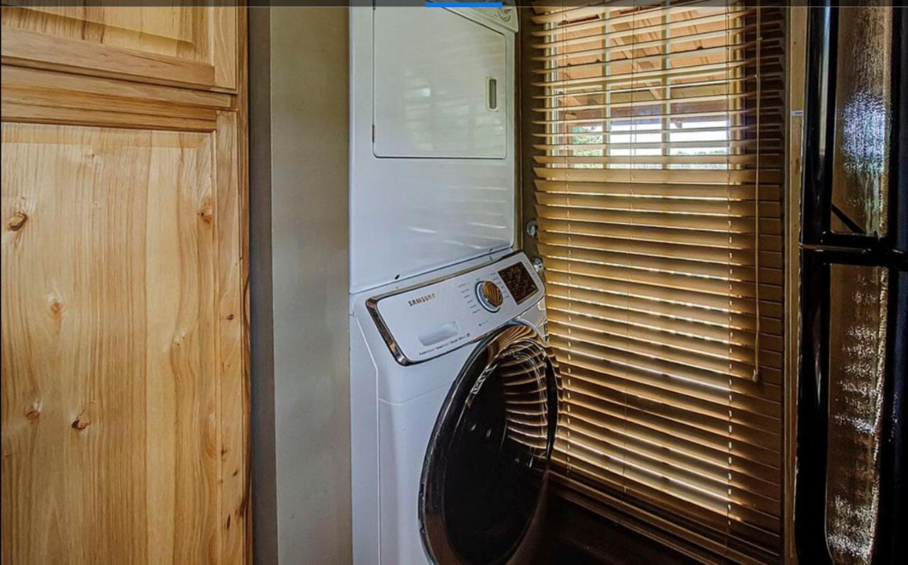 Cozy With Mountain Views And Easy Access To Attractions Holiday home