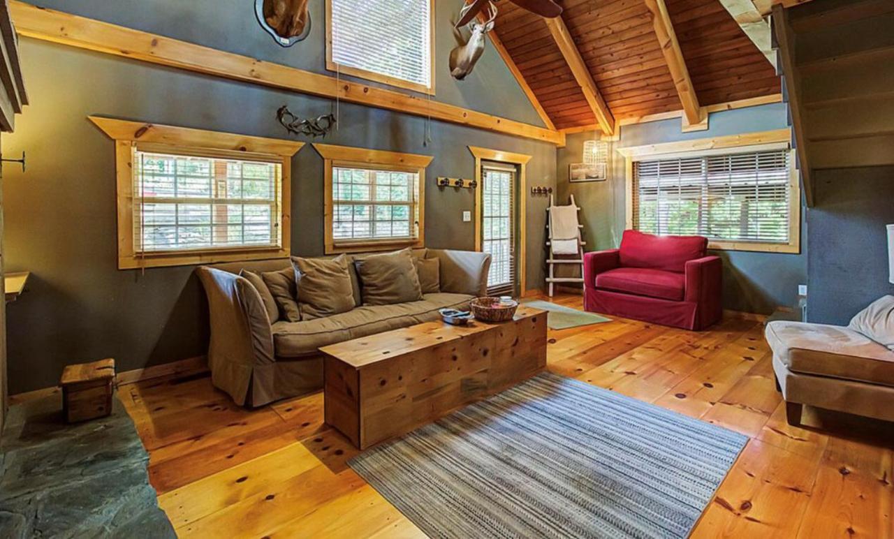 Cozy With Mountain Views And Easy Access To Attractions Holiday home