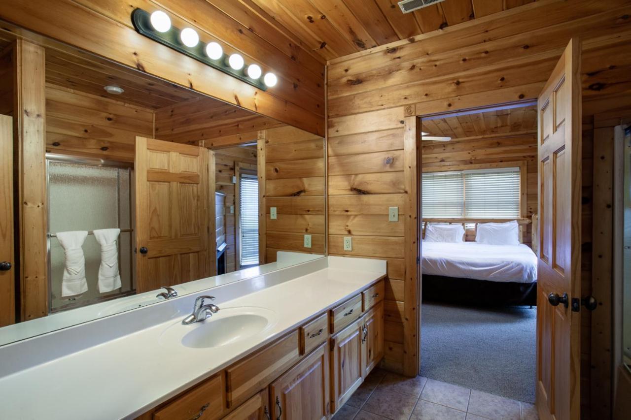 Firefly Falls Mtn View Hot Tub Game * Gatlinburg
