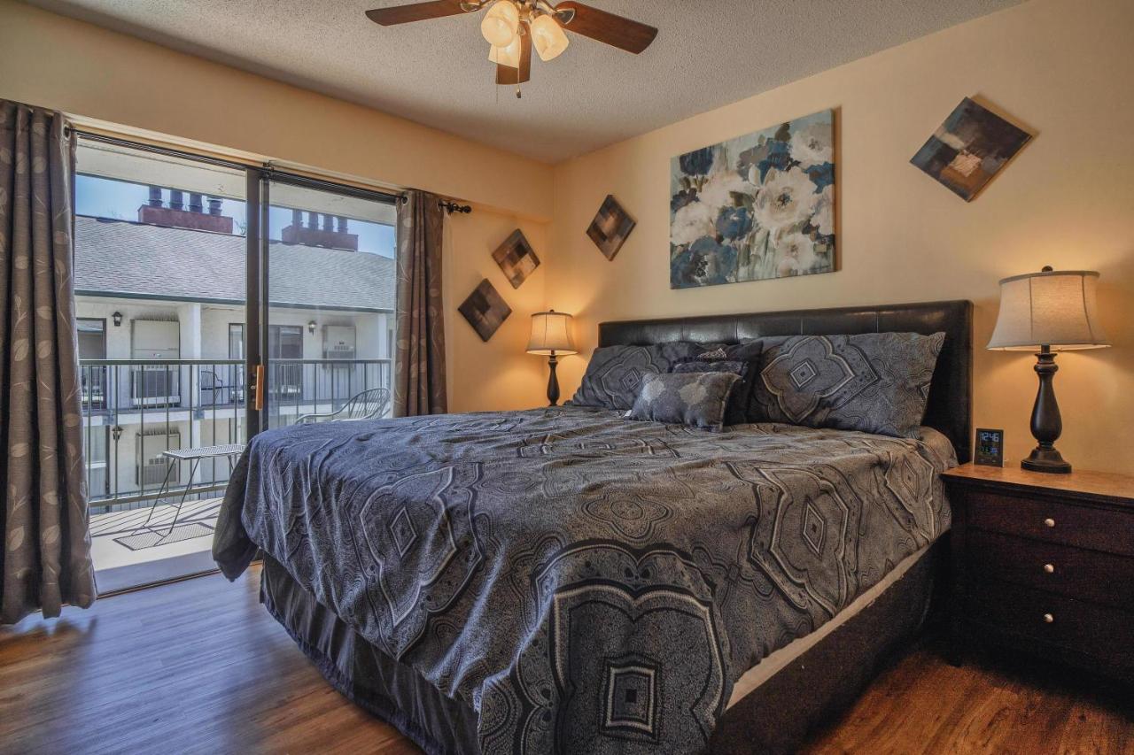 Oak Square - Unit 403 *