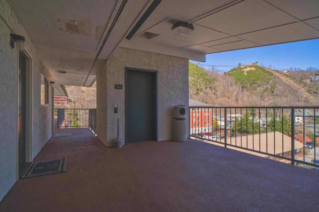 Oak Square - Unit 403 * Gatlinburg