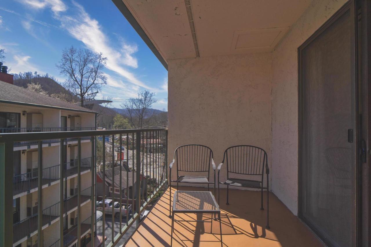 Oak Square - Unit 403 * Gatlinburg