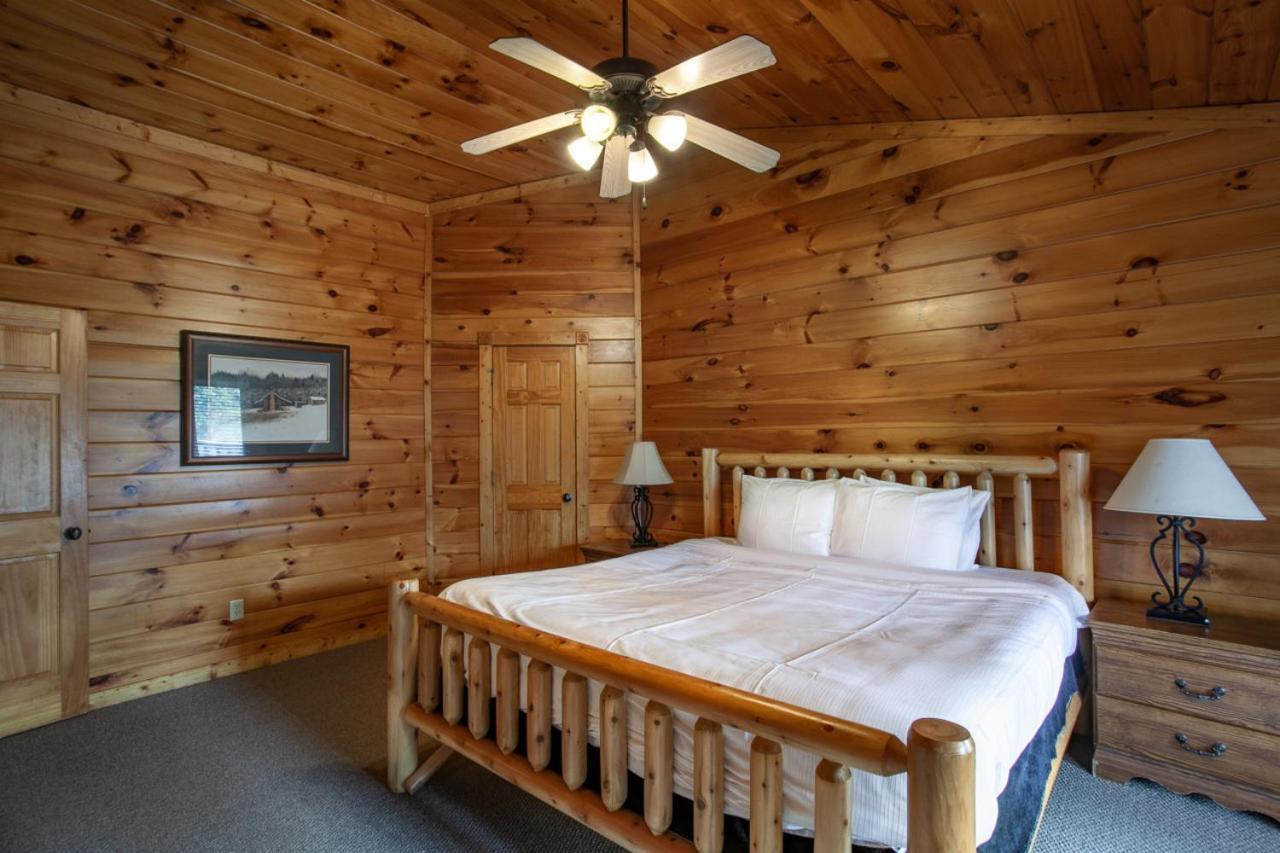 Firefly Falls Mtn View Hot Tub Game Holiday home Gatlinburg