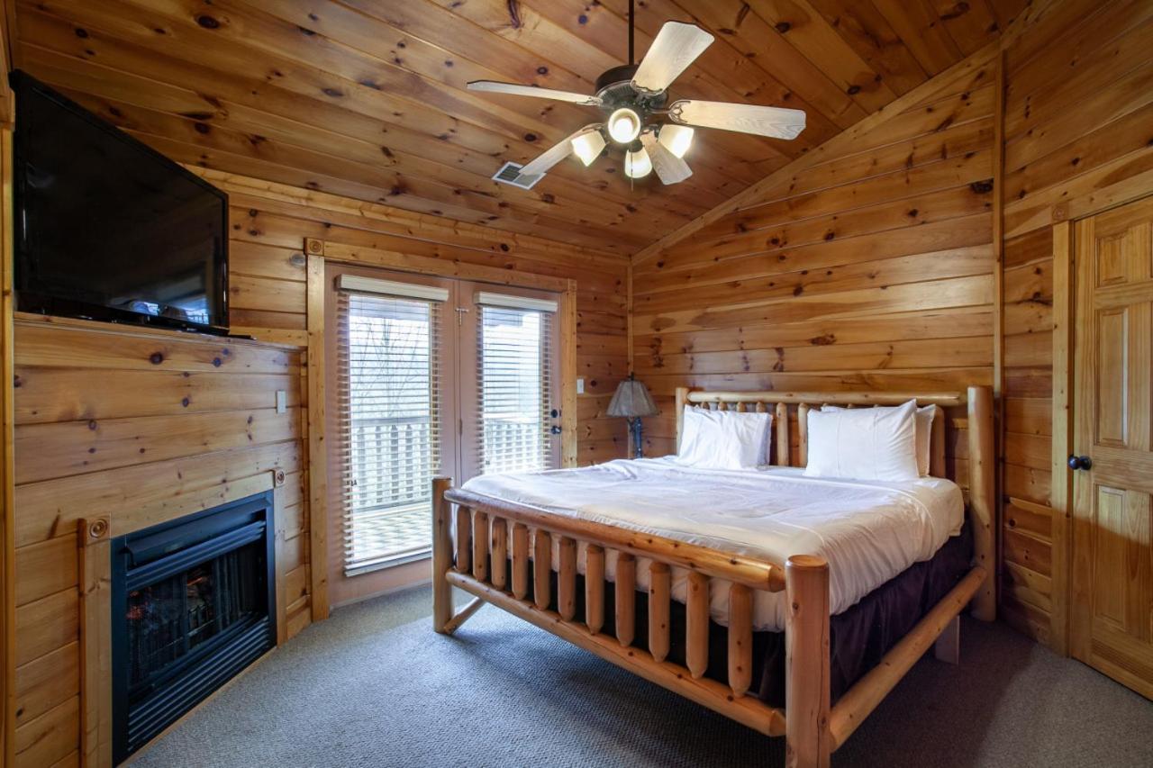 Firefly Falls Mtn View Hot Tub Game Holiday home