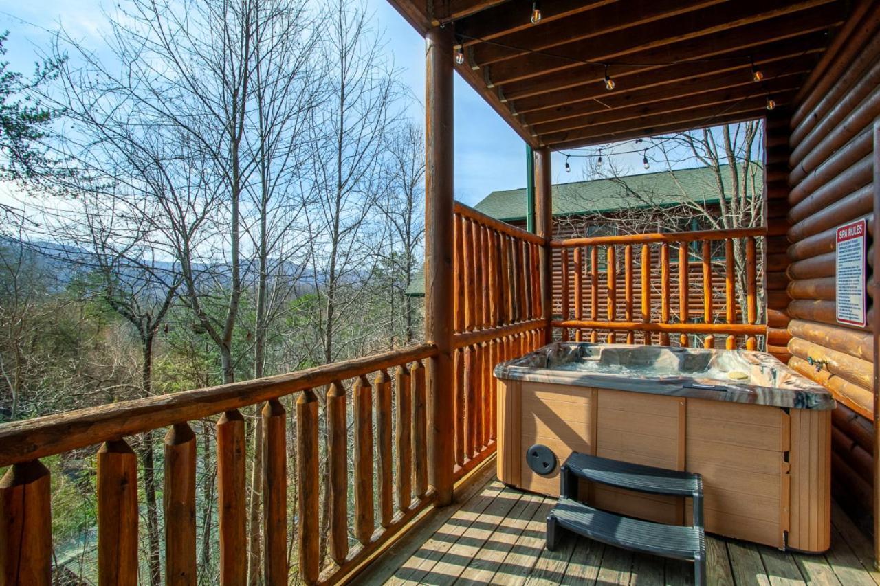 Firefly Falls Mtn View Hot Tub Game Holiday home