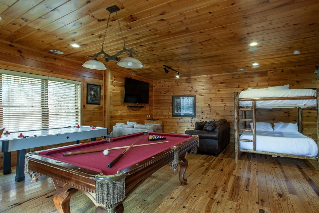 Firefly Falls Mtn View Hot Tub Game Holiday home Gatlinburg