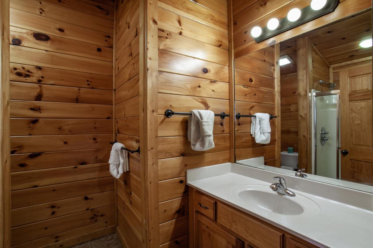 Firefly Falls Mtn View Hot Tub Game Holiday home