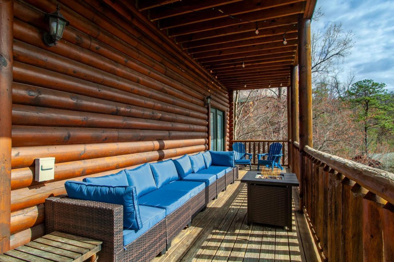 Firefly Falls Mtn View Hot Tub Game Holiday home
