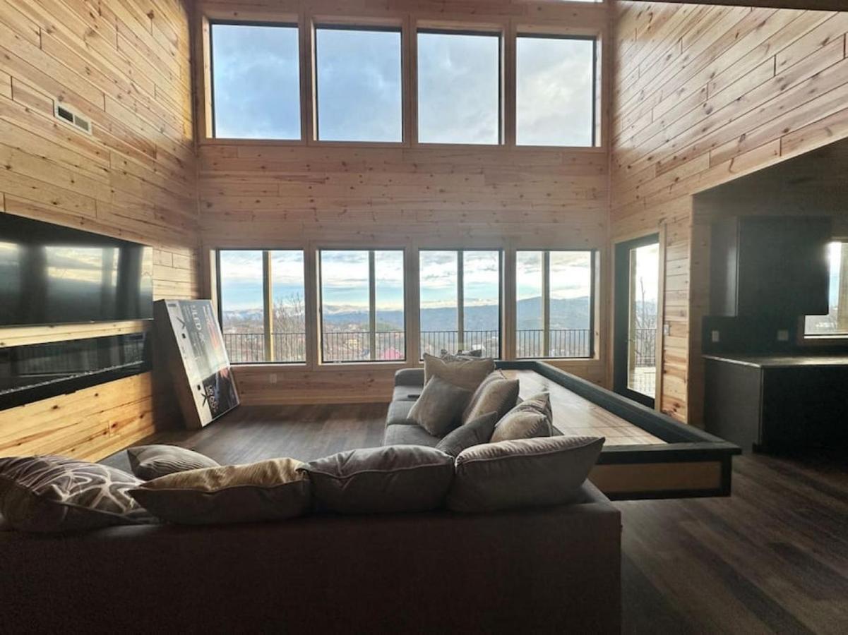 Luxury And New W Mod Pool Views Incredible Holiday home *