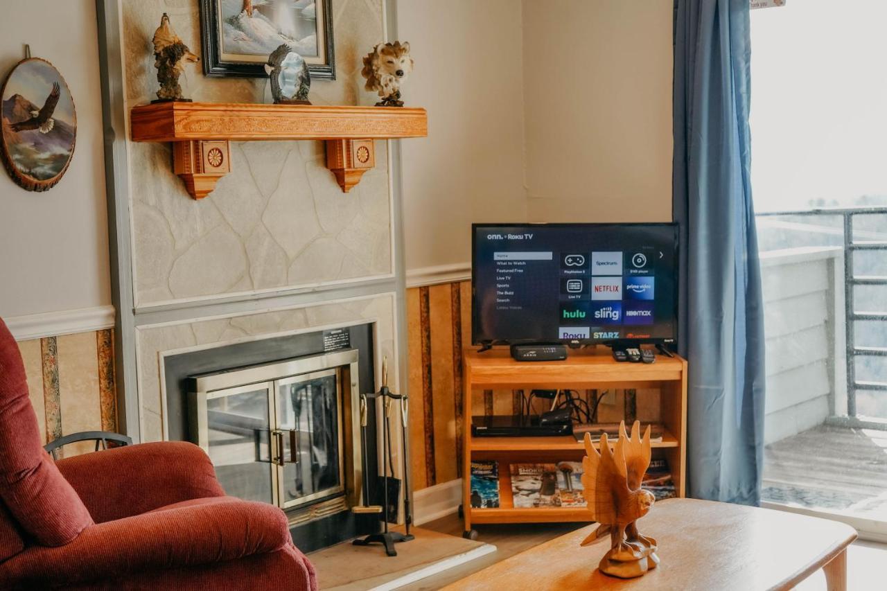 Smoky Mountains With Balcony * Gatlinburg