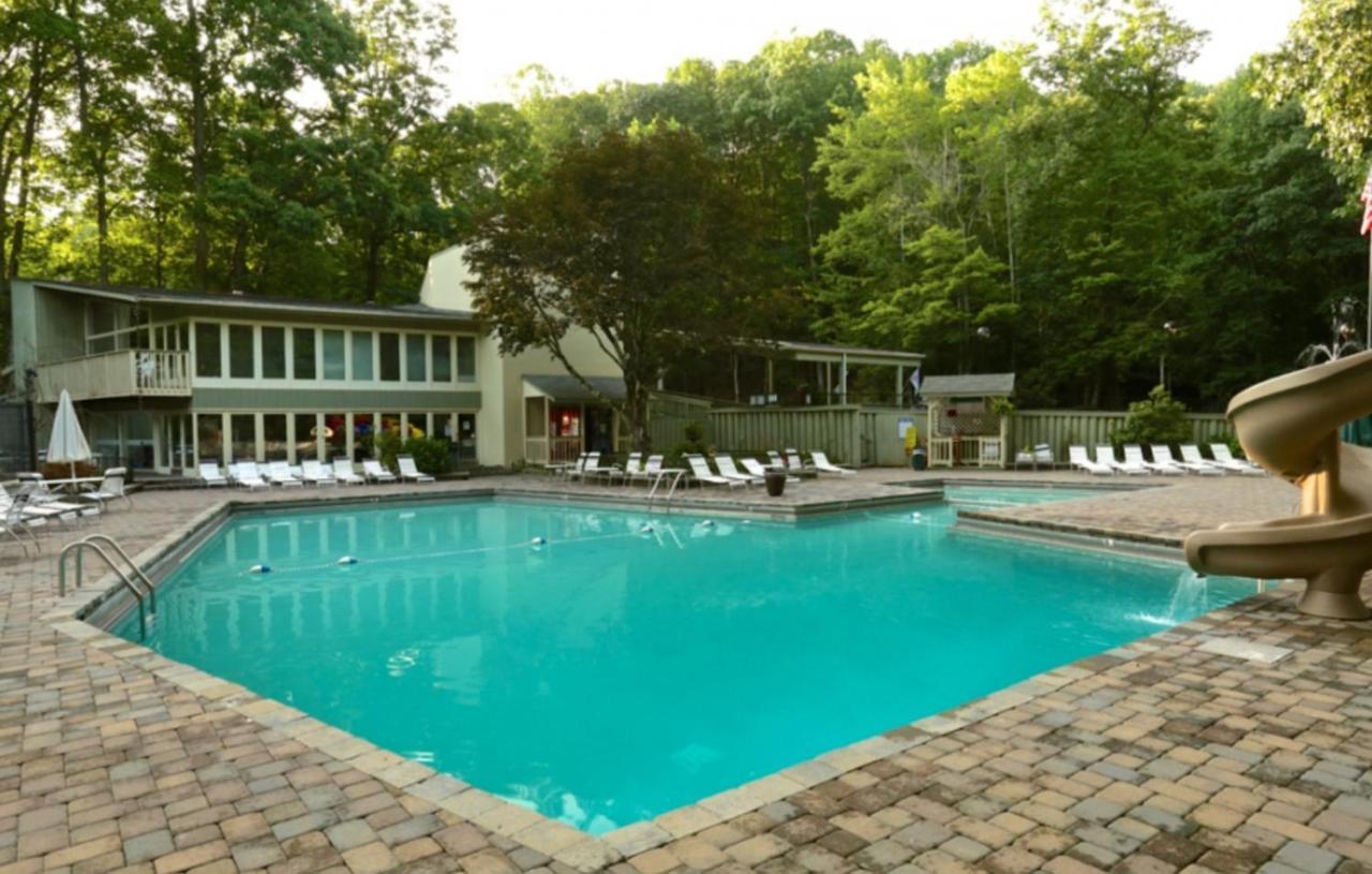 Chalet Woodhaven - Private - 3 - Gorgeous Views - 3 Pools - Gamerm - Hottub - Lots Of Bears