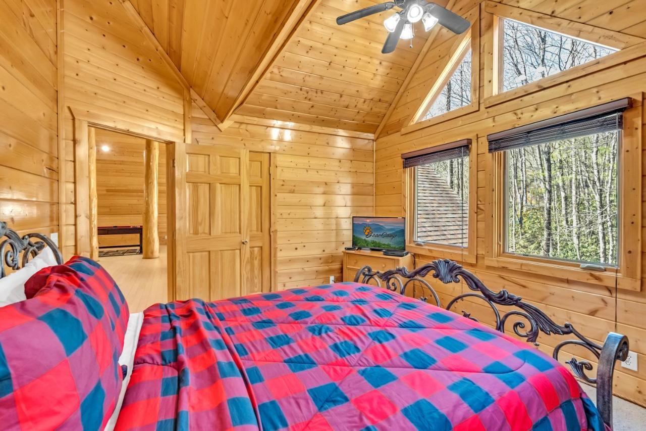 Rippling Stream, Hot Tub, Pool Table, Wifi, 1089 Free Tickets Each Paid Day, Dollywood And Holiday home *