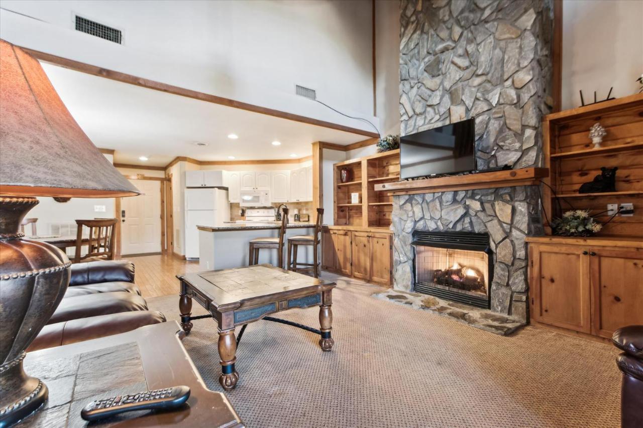 Beautiful Lofted Condo, Centrally Located Apartment Gatlinburg