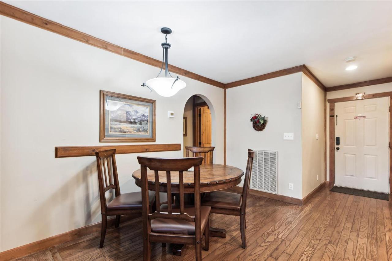Beautiful Lofted Condo, Centrally Located Apartment Gatlinburg