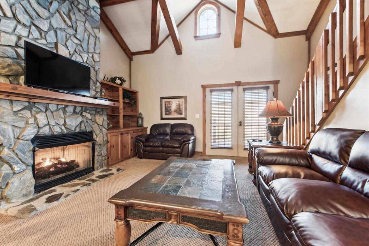 Beautiful Lofted Condo, Centrally Located Gatlinburg