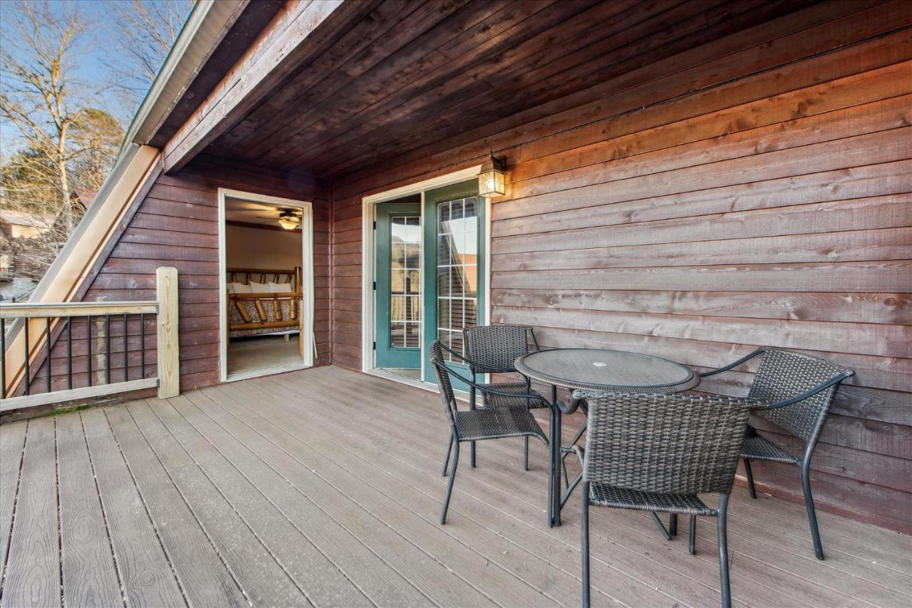 Apartment Beautiful Lofted Condo, Centrally Located *