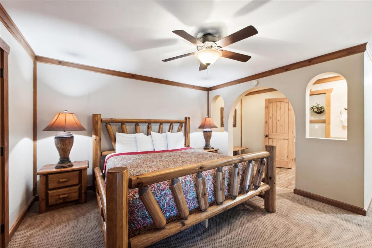 Beautiful Lofted Condo, Centrally Located * Gatlinburg