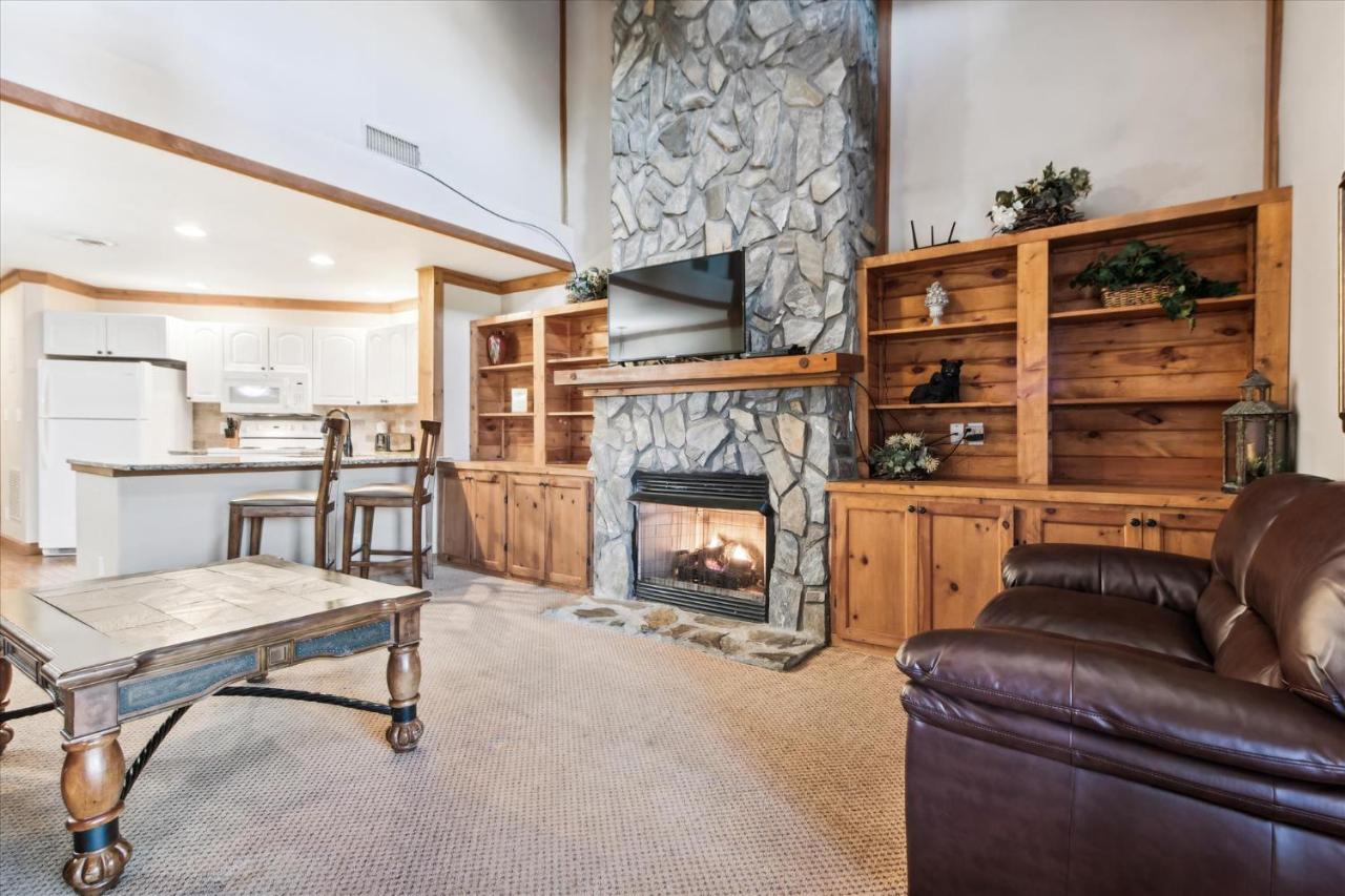 Beautiful Lofted Condo, Centrally Located Apartment *