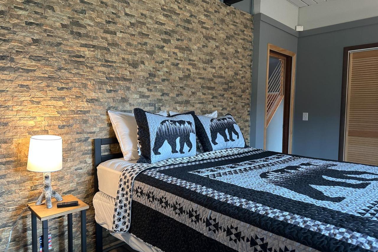 5 Bear Chalet Gatlinburg