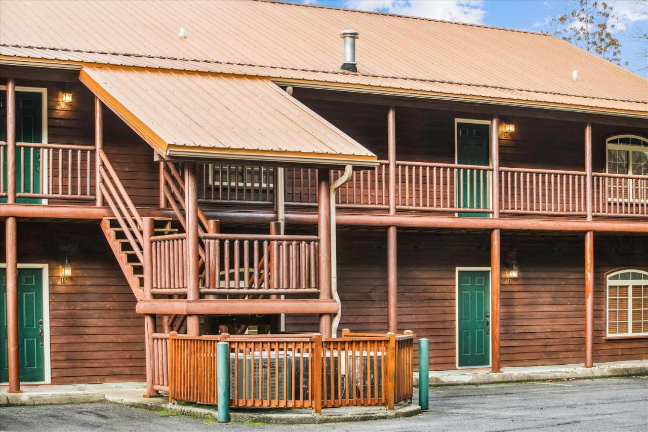 Beautiful Lofted Condo, Centrally Located Gatlinburg