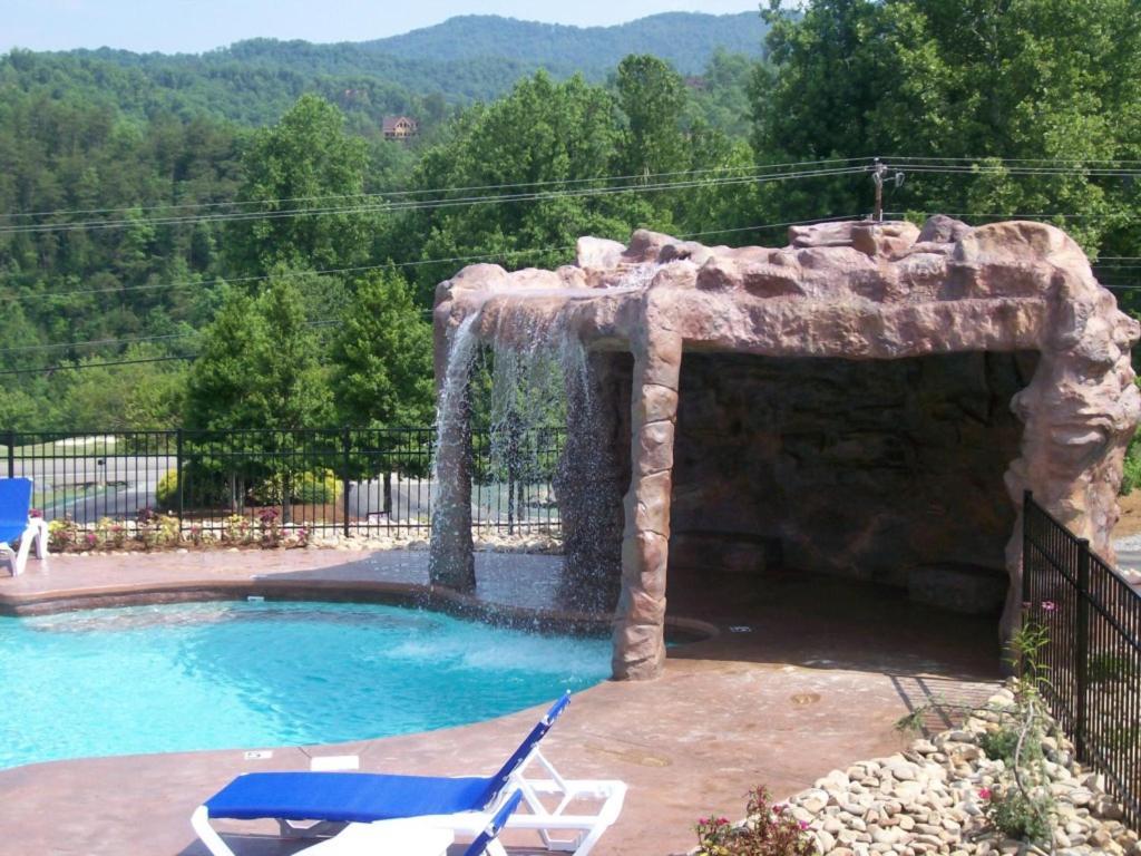 Beautiful Lofted Condo, Centrally Located * Gatlinburg