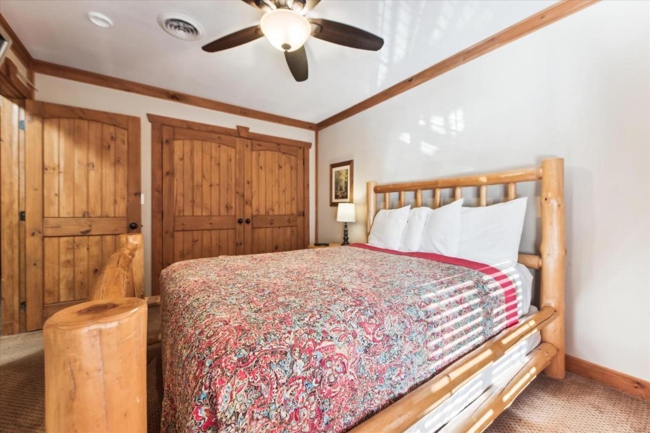 Apartment Beautiful Lofted Condo, Centrally Located Gatlinburg