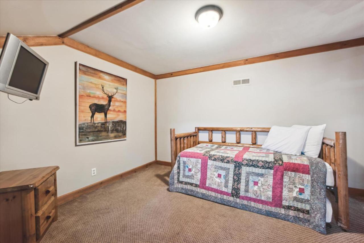 Beautiful Lofted Condo, Centrally Located * Gatlinburg