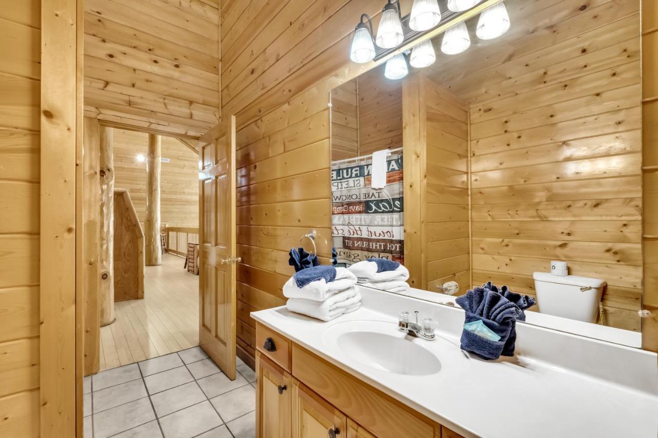 Rippling Stream, Hot Tub, Pool Table, Wifi, 1089 Free Tickets Each Paid Day, Dollywood And Holiday home *