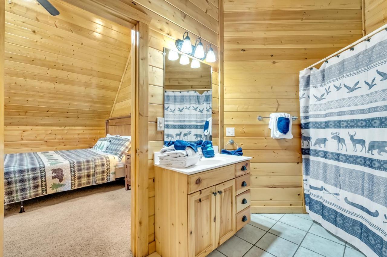 Rippling Stream, Hot Tub, Pool Table, Wifi, 1089 Free Tickets Each Paid Day, Dollywood And