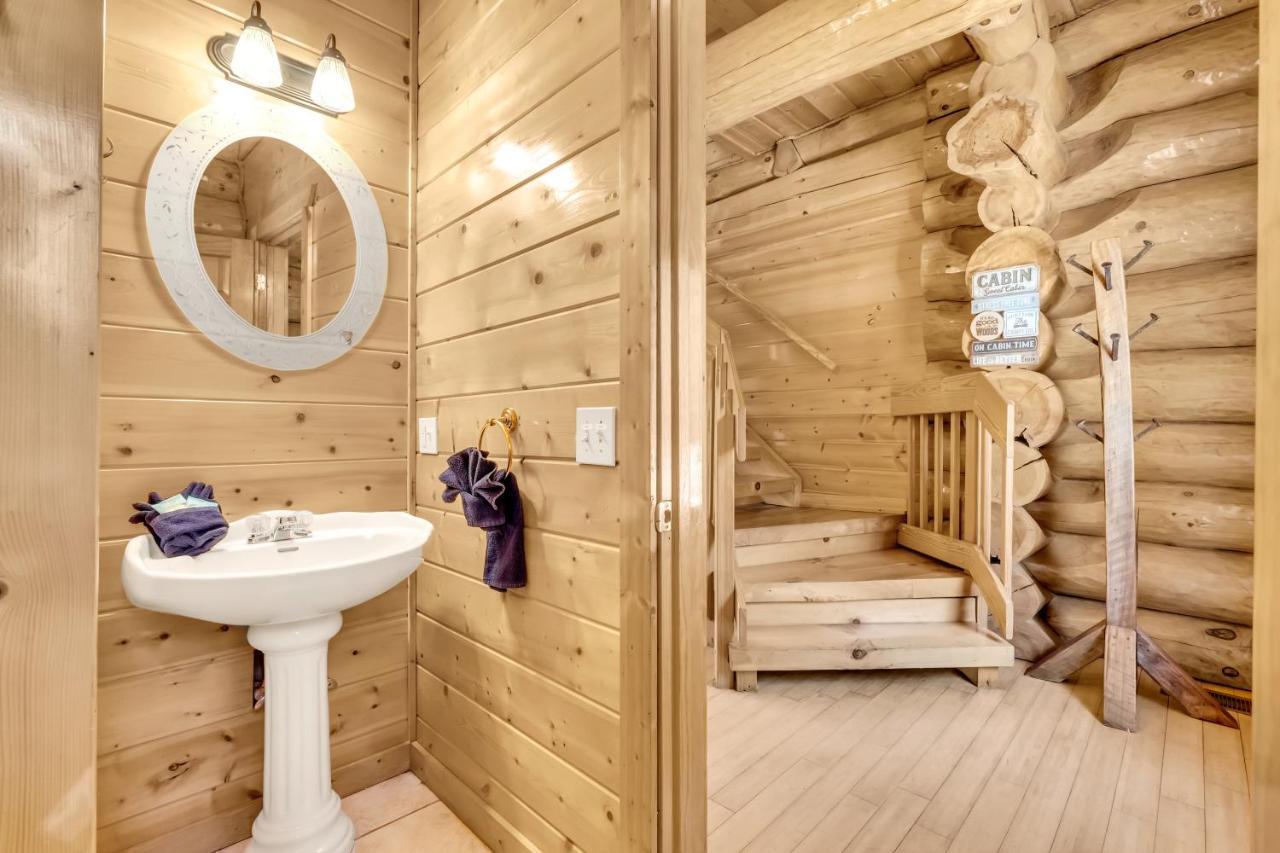 Holiday home Rippling Stream, Hot Tub, Pool Table, Wifi, 1089 Free Tickets Each Paid Day, Dollywood And