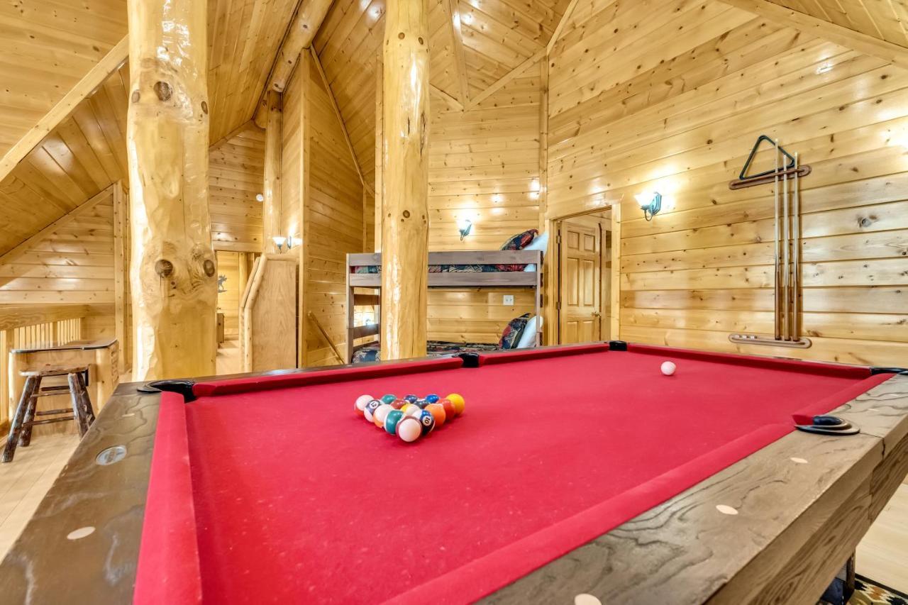 Holiday home Rippling Stream, Hot Tub, Pool Table, Wifi, 1089 Free Tickets Each Paid Day, Dollywood And *