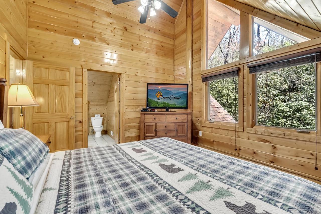Holiday home Rippling Stream, Hot Tub, Pool Table, Wifi, 1089 Free Tickets Each Paid Day, Dollywood And Gatlinburg