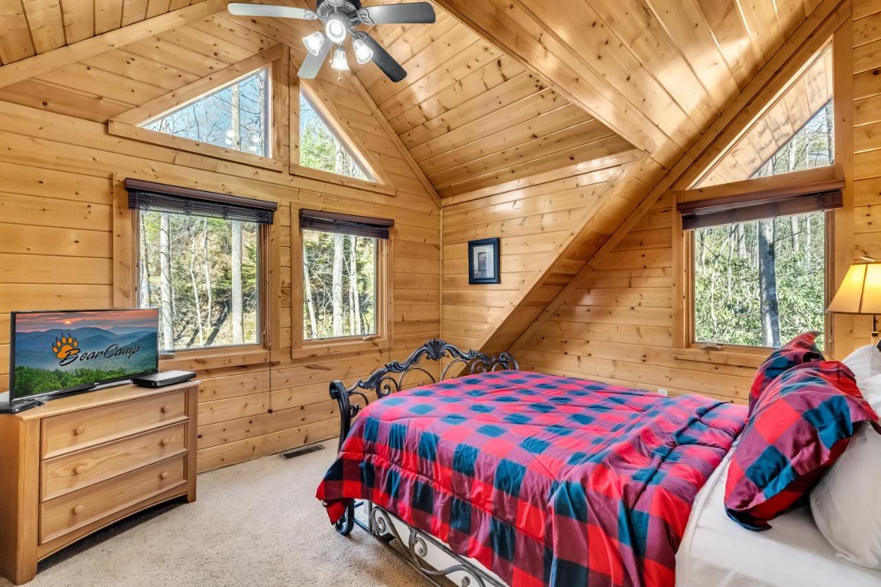 Rippling Stream, Hot Tub, Pool Table, Wifi, 1089 Free Tickets Each Paid Day, Dollywood And Holiday home *
