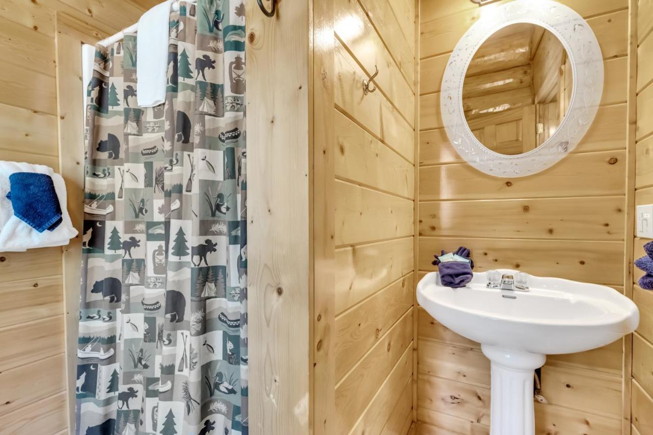 Rippling Stream, Hot Tub, Pool Table, Wifi, 1089 Free Tickets Each Paid Day, Dollywood And Holiday home *
