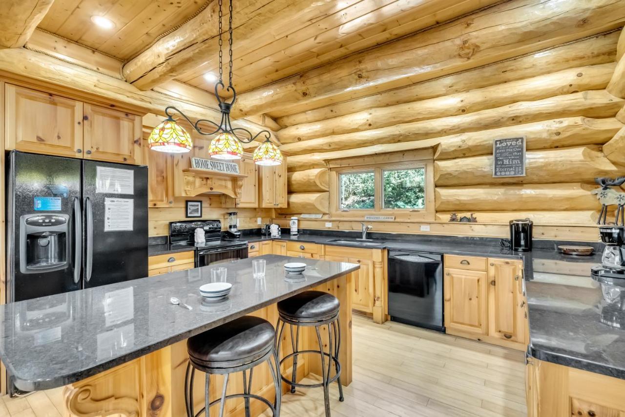 Rippling Stream, Hot Tub, Pool Table, Wifi, 1089 Free Tickets Each Paid Day, Dollywood And Gatlinburg