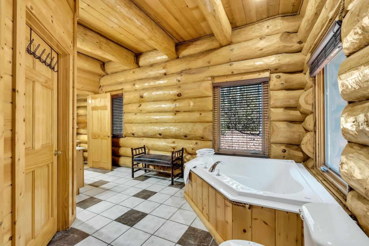 Holiday home Rippling Stream, Hot Tub, Pool Table, Wifi, 1089 Free Tickets Each Paid Day, Dollywood And Gatlinburg