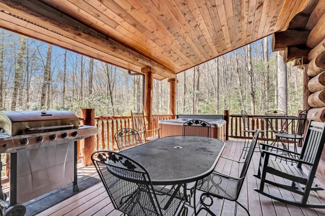 Holiday home Rippling Stream, Hot Tub, Pool Table, Wifi, 1089 Free Tickets Each Paid Day, Dollywood And Gatlinburg