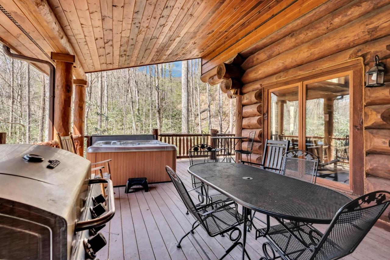 Rippling Stream, Hot Tub, Pool Table, Wifi, 1089 Free Tickets Each Paid Day, Dollywood And Holiday home Gatlinburg