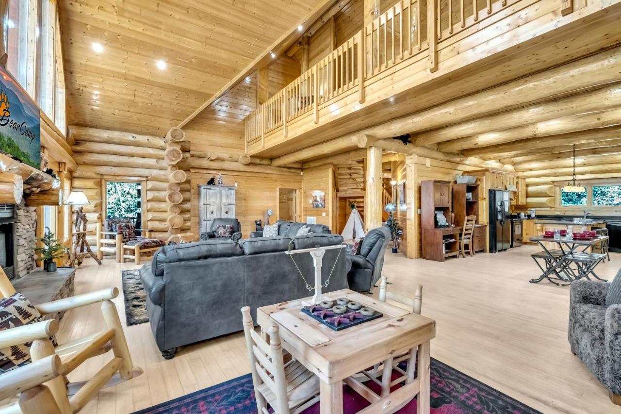 Holiday home Rippling Stream, Hot Tub, Pool Table, Wifi, 1089 Free Tickets Each Paid Day, Dollywood And