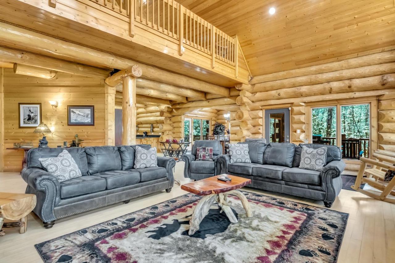 Holiday home Rippling Stream, Hot Tub, Pool Table, Wifi, 1089 Free Tickets Each Paid Day, Dollywood And Gatlinburg