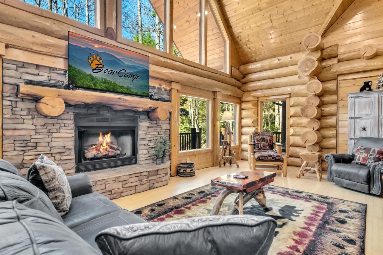 Rippling Stream, Hot Tub, Pool Table, Wifi, 1089 Free Tickets Each Paid Day, Dollywood And Holiday home Gatlinburg