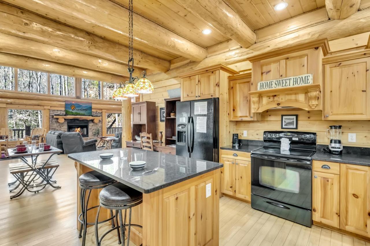 Holiday home Rippling Stream, Hot Tub, Pool Table, Wifi, 1089 Free Tickets Each Paid Day, Dollywood And *