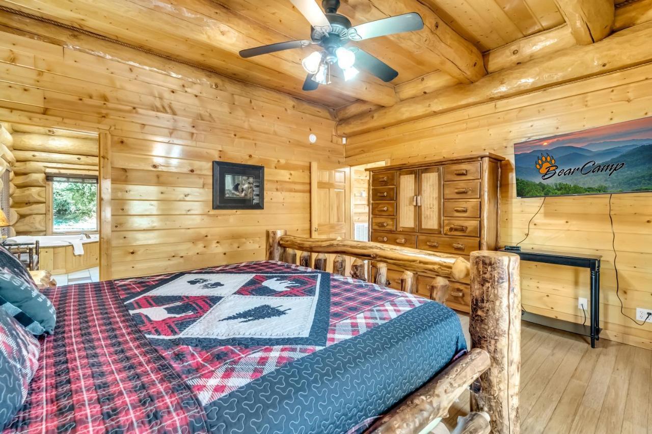 Rippling Stream, Hot Tub, Pool Table, Wifi, 1089 Free Tickets Each Paid Day, Dollywood And Holiday home *