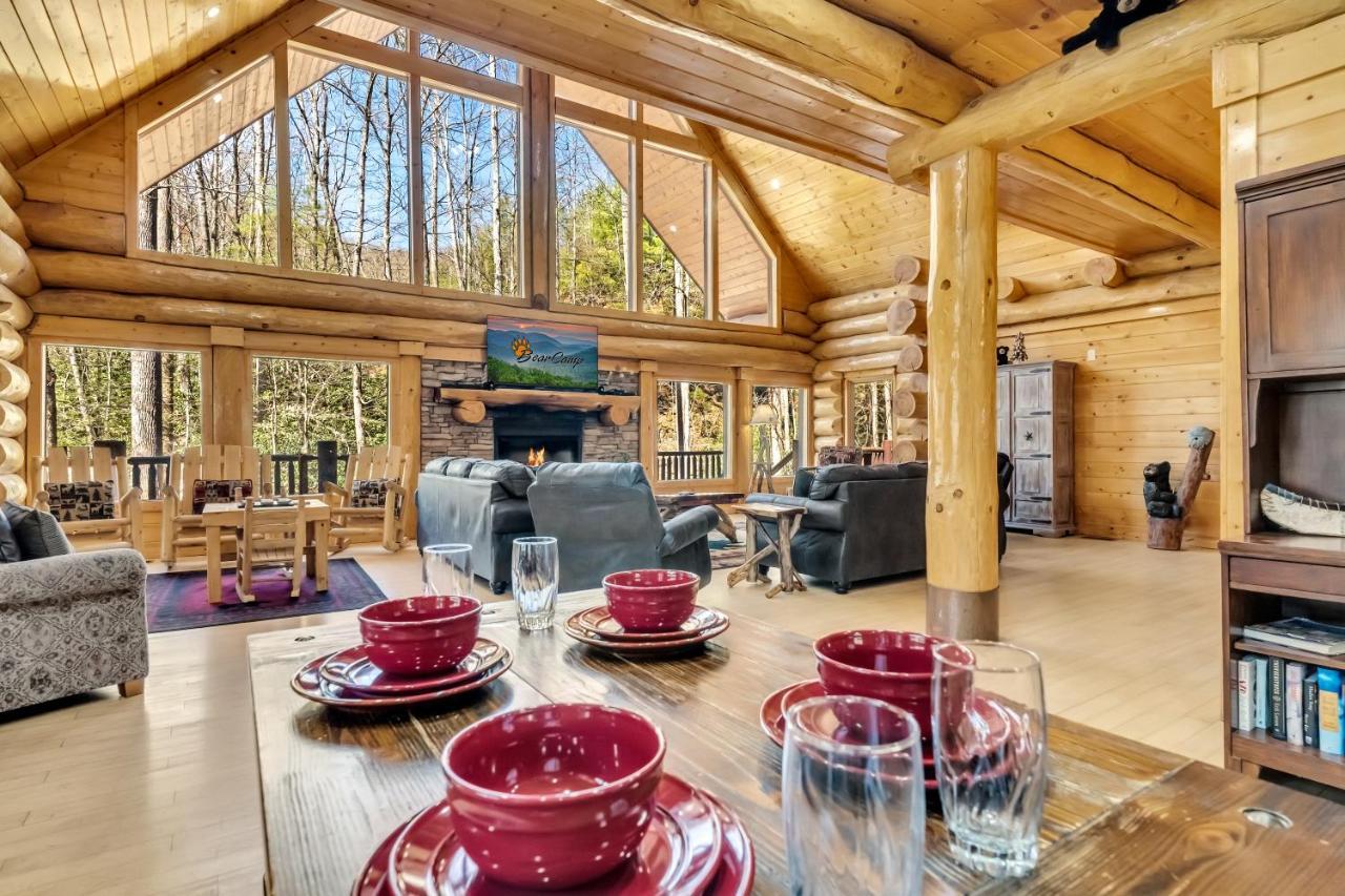 Holiday home Rippling Stream, Hot Tub, Pool Table, Wifi, 1089 Free Tickets Each Paid Day, Dollywood And *