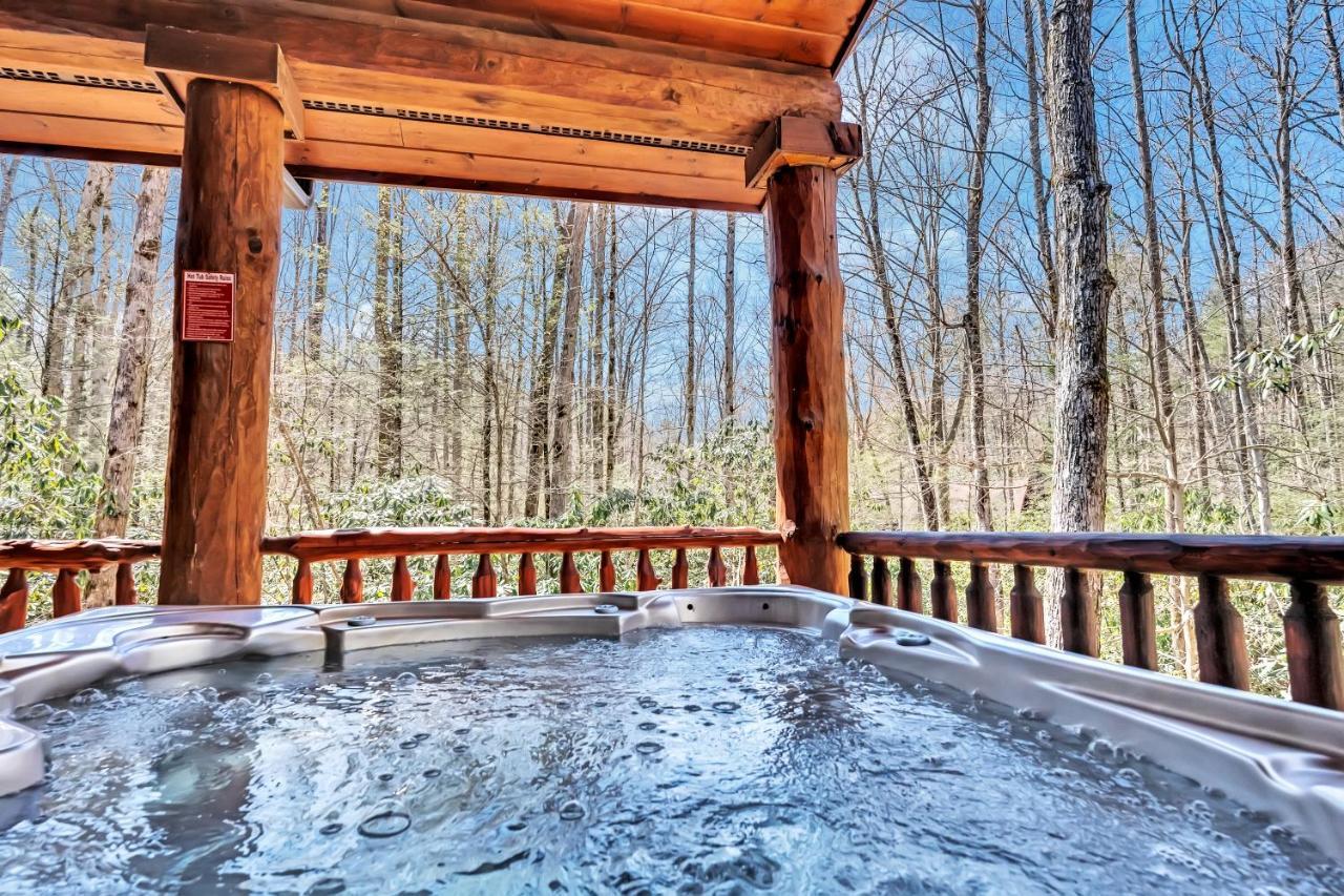 Holiday home Rippling Stream, Hot Tub, Pool Table, Wifi, 1089 Free Tickets Each Paid Day, Dollywood And Gatlinburg