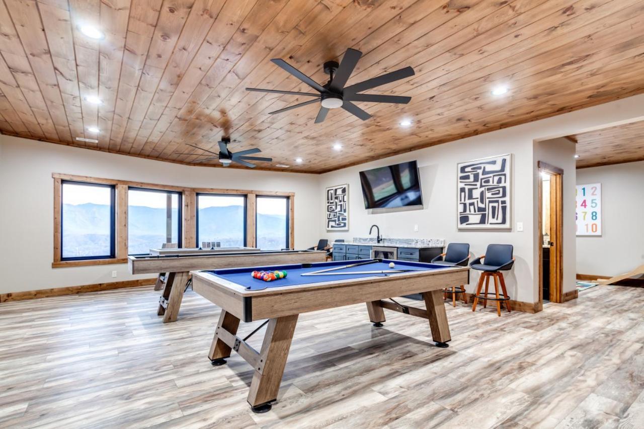 Piney Estate Hot Tub Game Theater *