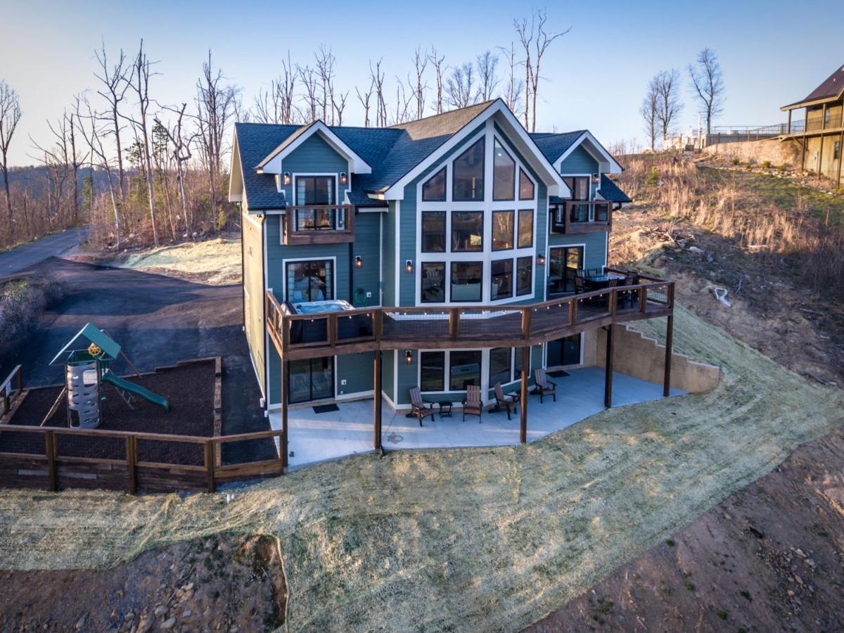Piney Estate Hot Tub Game Theater Holiday home Gatlinburg
