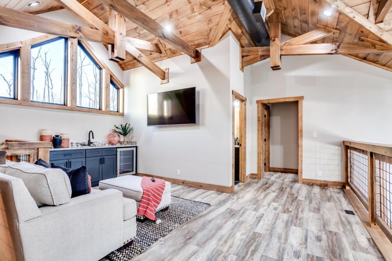 Piney Estate Hot Tub Game Theater Holiday home