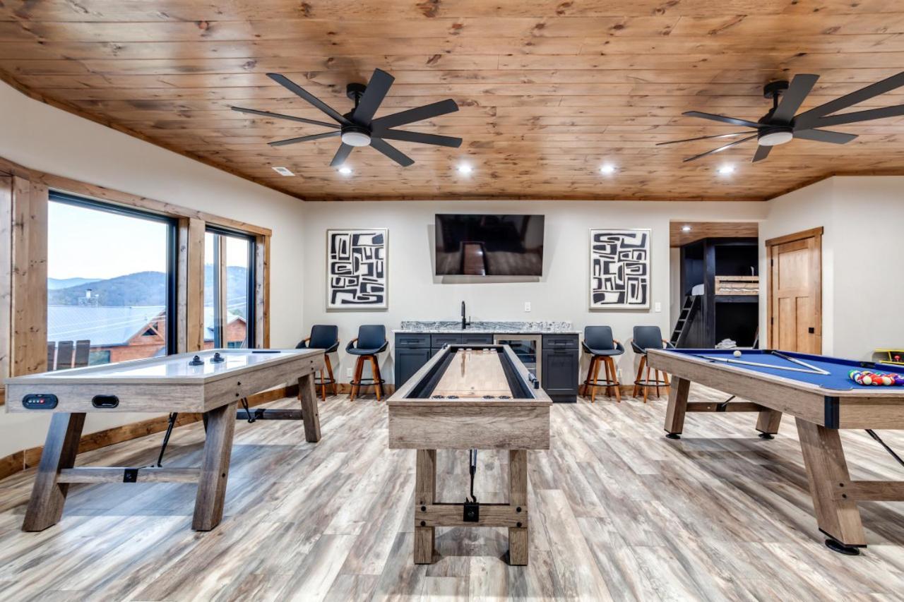Piney Estate Hot Tub Game Theater Holiday home